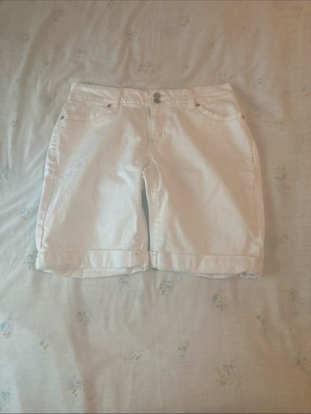 Levi's White Roll-Cuff Women's Bermuda Shorts